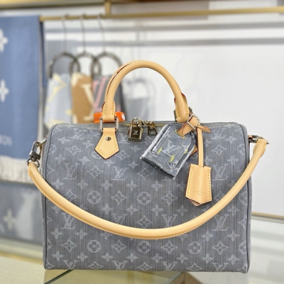 LV路易威登 特級MB163c晶片版原廠皮 SPEEDY SOFT 30 手袋 型號：M13344牛仔灰色 材料：A級全鋼五金，進口原廠面料 包裝：全套原廠免稅MB包裝 尺寸：30x21x17cm