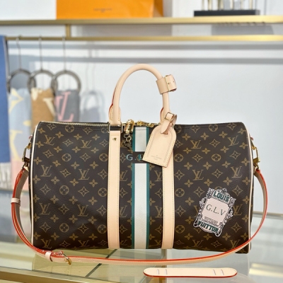 LV路易威登 特級MB原廠皮晶片版 KEEPALL BANDOULIèRE 45 旅行袋 型號：P01943 材料：A級全鋼五金，進口原廠面料 包裝：全套原廠免稅MB包裝 尺寸：45x27x20cm
