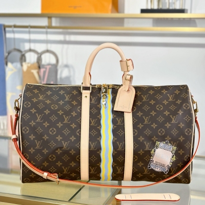 LV路易威登 特級MB原廠皮晶片版 KEEPALL BANDOULIèRE 50 旅行袋 型號：P01943 材料：A級全鋼五金，進口原廠面料 包裝：全套原廠免稅MB包裝 尺寸：50x29x23cm