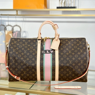 LV路易威登 特級MB原廠皮晶片版 KEEPALL BANDOULIèRE 55 旅行袋 型號：P01943 材料：A級全鋼五金，進口原廠面料 包裝：全套原廠免稅MB包裝 尺寸：55x31x26cm