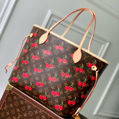 LV路易威登 新款 免稅 晶片版 M13263 本款 Neverfull 中號手袋以靈動筆觸重繹路易威登 x 村上隆複刻系列的歡快元素，令甜美櫻桃圖案棲身于 Monogram 塗層帆布，與醒目條紋內襯共同道出藝