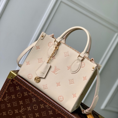 LV路易威登 新款 免稅 晶片版 M14403 本款 OnTheGo 小號手袋煥新品牌經典 Monogram Empreinte 皮革，以相同色調勾勒圖案輪廓。可拆卸金屬鏈條裝飾點亮細節，條紋織物內襯釋放優雅氣