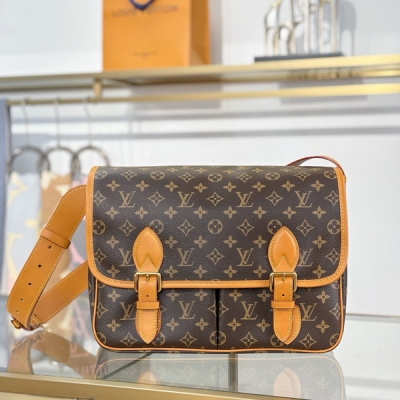 LV路易威登 特級MB163c晶片版原廠皮 SATCHEL 郵差包 型號：M14723老花 材料：A級全鋼五金，進口原廠面料 包裝：全套原廠免稅MB包裝 尺寸：35.5x24x12cm