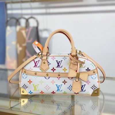 LV路易威登 特級MB163c晶片版原廠皮 x TM HANDBAG EAST WEST 手袋 型號：M13084 材料：A級全鋼五金，進口原廠面料 包裝：全套原廠免稅MB包裝 尺寸：27x14x10cm