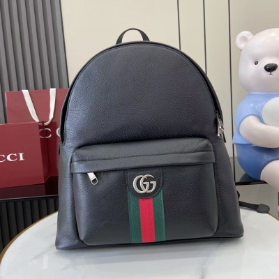 Gucci古馳 新品 Ophidia系列匠心融蘊黑色兩大配色，搭配經典廓形與全新功能，甄選觸感柔軟的織物打造。這款背包以GG字母交織圖案塗層織物打造，匠心綴飾雙G標識和織帶細節。黑色GG字母交織圖案塗層織物 黑色皮革滾邊 金色調配件 深綠色
