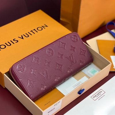 LV路易威登 M25815 紫色！Louis Vuitton SARAH錢夾外部採用精心壓紋的 Monogram Empreinte 皮革，內部設計巧妙，擁有眾多口袋和信用卡插槽 採用純銅五金配柔軟小牛皮 精製