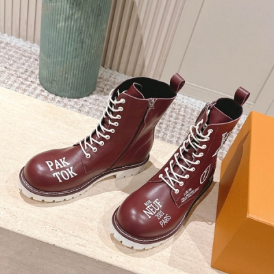 LV路易威登 新款秋冬厚底馬丁靴短靴，楦型百搭瘦腳yyds.造型立體飽滿，氣質滿滿 上腳舒適 非常復古風、氣場十足 鞋面：牛皮 內裡：羊皮 鞋底：原版橡膠大底 Size: 35-39（40定做）頂級版本