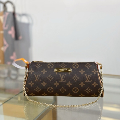 LV路易威登 特級MB163c晶片版原廠皮 POCHETTE EVA 手袋 型號：M13567老花 材料：A級全鋼五金，進口原廠面料 包裝：全套原廠免稅MB包裝 尺寸：27x11x5cm