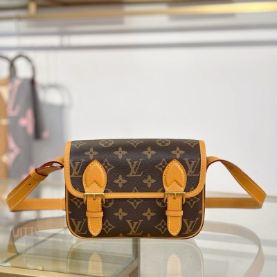 LV路易威登 特級MB163c晶片版原廠皮 SATCHEL 迷你手袋 型號：M26805老花 材料：A級全鋼五金，進口原廠面料 包裝：全套原廠免稅MB包裝 尺寸：19.5x15x6cm
