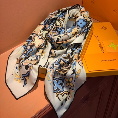 LV路易威登 JARDIN DES PLANTES 140雙面絲絨 LV秋冬新品 Jardin Des Plantes 絲絨披肩得名于歷史悠久的巴黎植物園，以優雅設計頌贊大自然的宏偉壯麗。參天大樹屹立于路易威登