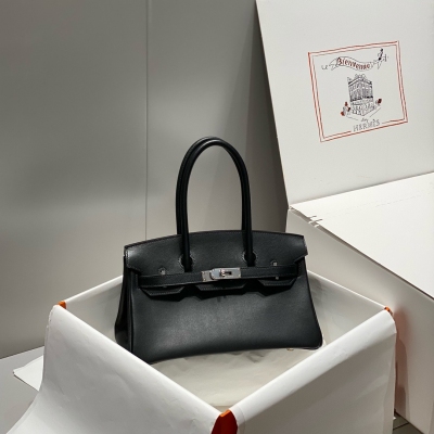 Hermes愛馬仕 SHOULDER BIRKIN 29 秀場焦點黑銀 新出的迷你版尺寸真的精巧！拉長寬度 縮短高度 精緻度直接拉滿 簡潔流暢的線條 29cm