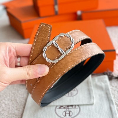Hermes愛馬仕 皮帶 MAILLON 精品五金 搭配進口Epsom 皮 寬度24MM Hermes女款腰帶以其精湛工藝高品質材料和經典設計備受推崇 是女士腰帶頂級選擇 簡約大氣 產品手感細膩 不僅是實用配飾 更能為整體造型增添亮點